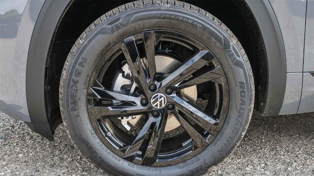 new 2026 Volkswagen Atlas Cross Sport car, priced at $51,364