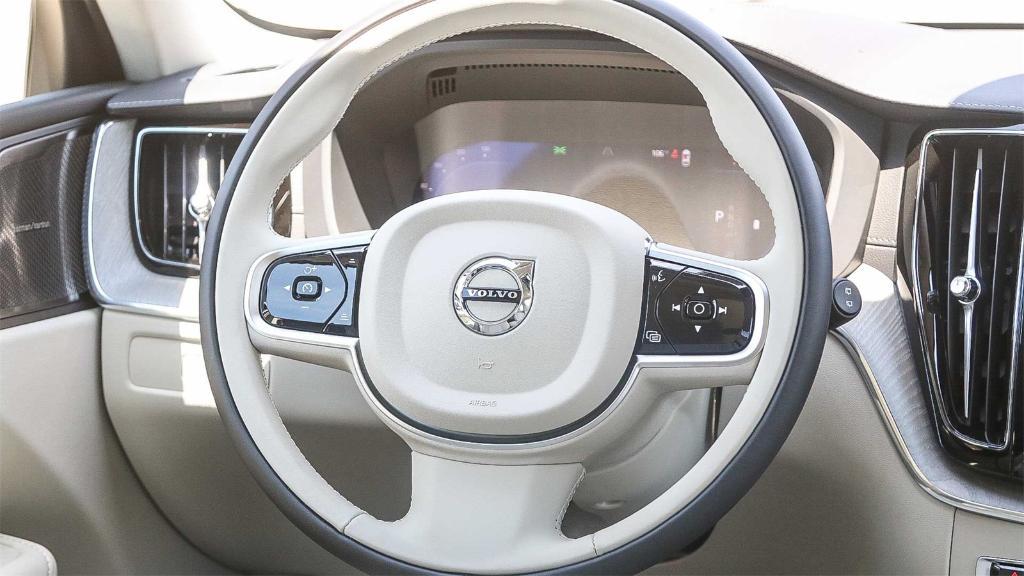 new 2025 Volvo XC60 car, priced at $47,660