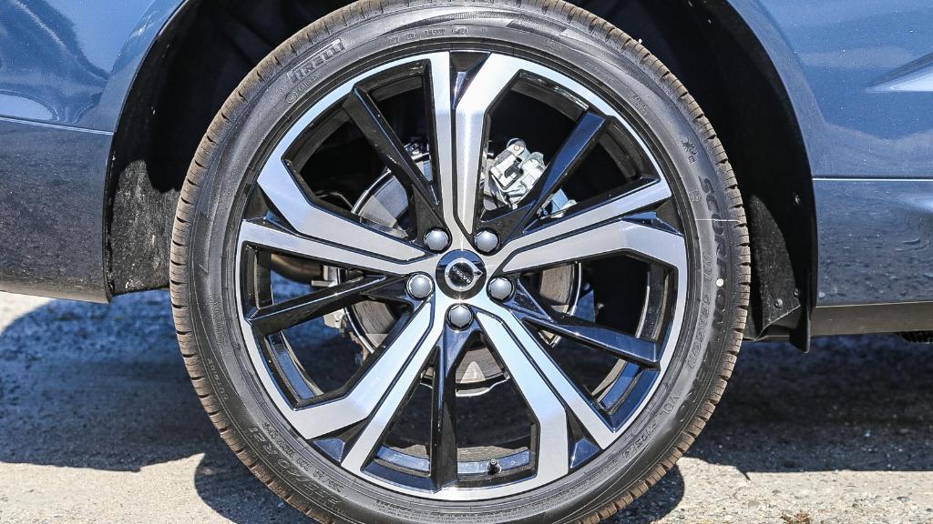 new 2025 Volvo XC60 car, priced at $47,660