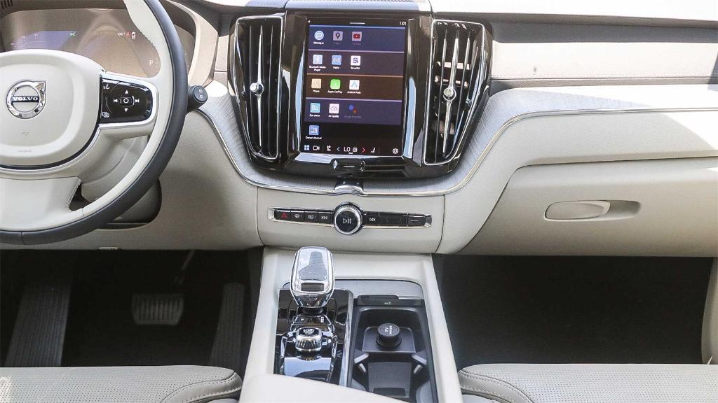 new 2025 Volvo XC60 car, priced at $47,660