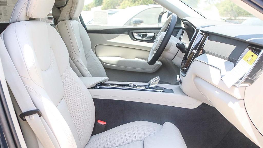 new 2025 Volvo XC60 car, priced at $47,660