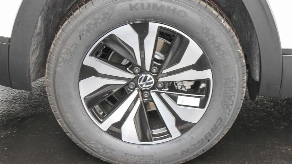 new 2026 Volkswagen Atlas Cross Sport car, priced at $38,035