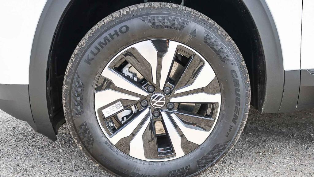 new 2026 Volkswagen Atlas Cross Sport car, priced at $40,231