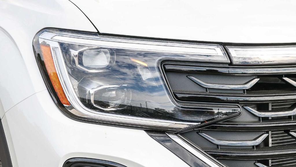 new 2026 Volkswagen Atlas Cross Sport car, priced at $40,231