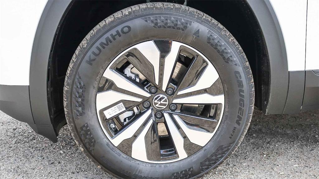 new 2026 Volkswagen Atlas Cross Sport car, priced at $40,231