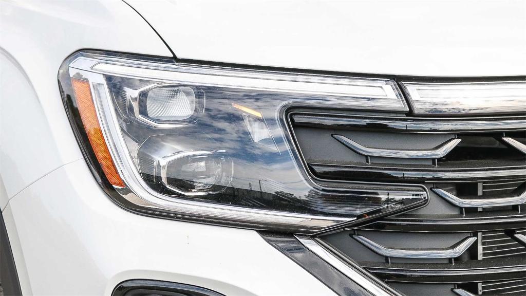 new 2026 Volkswagen Atlas Cross Sport car, priced at $40,231