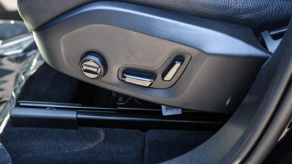 used 2025 Volvo XC60 car, priced at $37,060