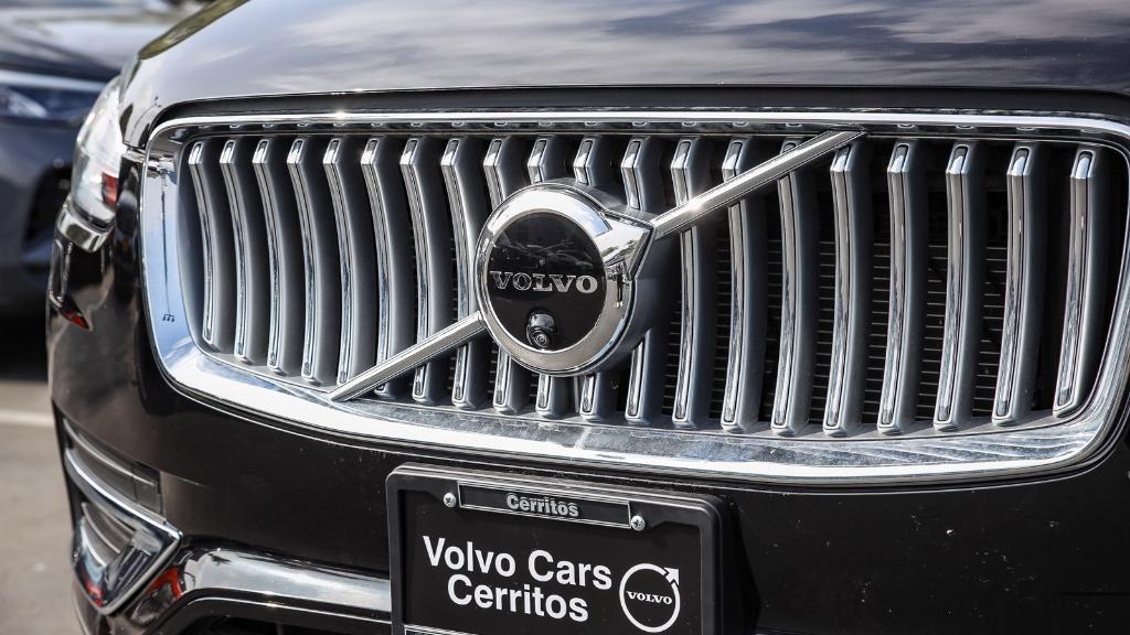 used 2025 Volvo XC90 car, priced at $51,403