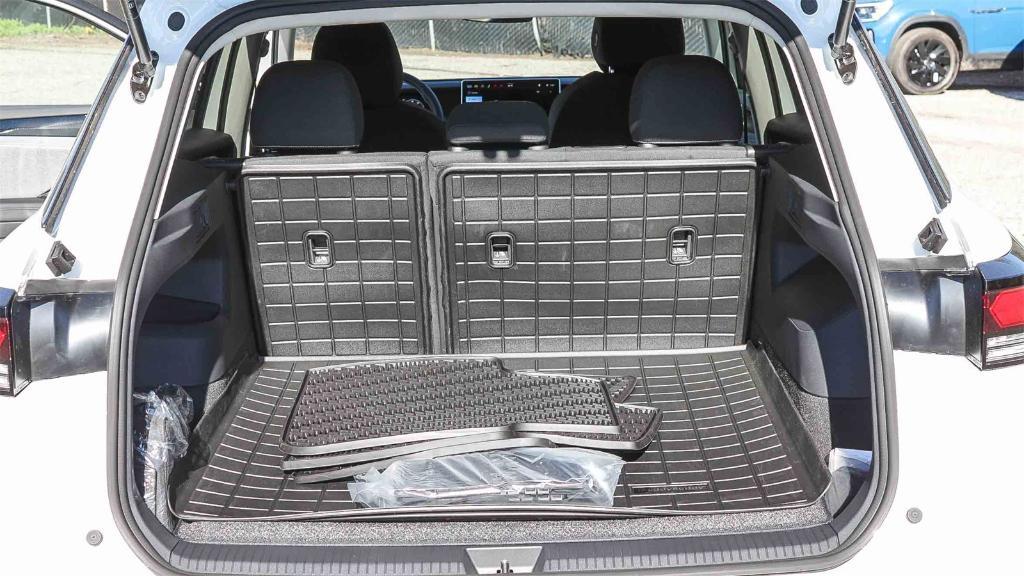 new 2026 Volkswagen Tiguan car, priced at $32,292