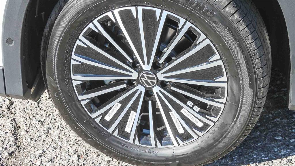 new 2026 Volkswagen Tiguan car, priced at $32,292