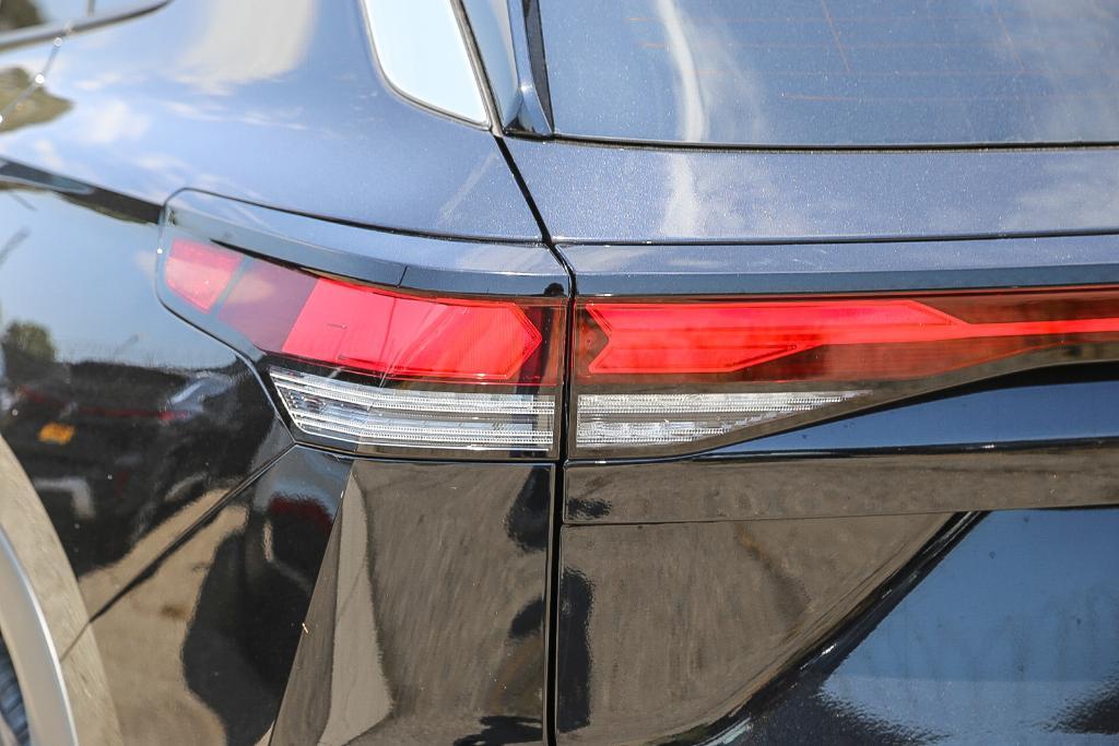 new 2025 Volkswagen Tiguan car, priced at $28,015