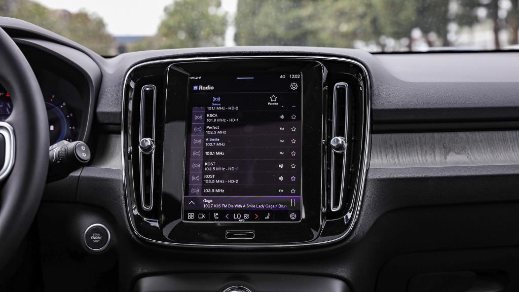 new 2025 Volvo XC40 car, priced at $39,090