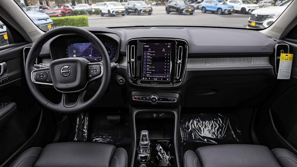 new 2025 Volvo XC40 car, priced at $39,090