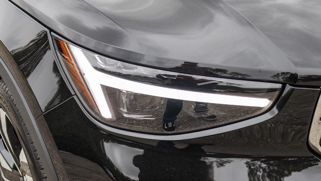 new 2025 Volvo XC40 car, priced at $39,090