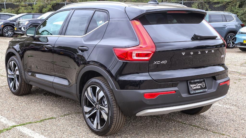 new 2025 Volvo XC40 car, priced at $39,090