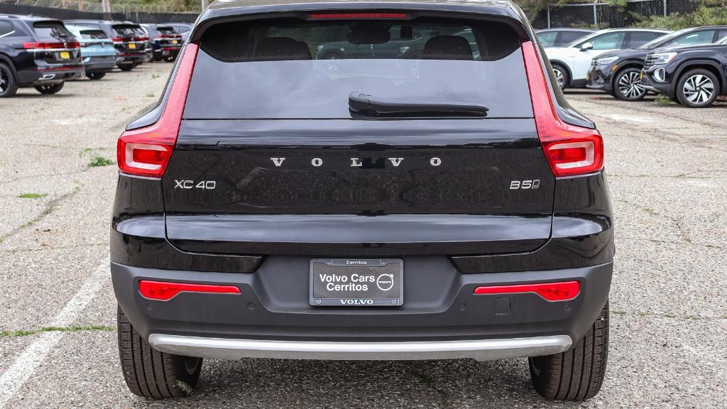 new 2025 Volvo XC40 car, priced at $39,090