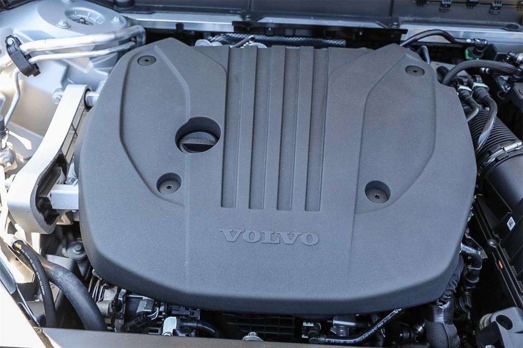 new 2025 Volvo XC60 car, priced at $48,050