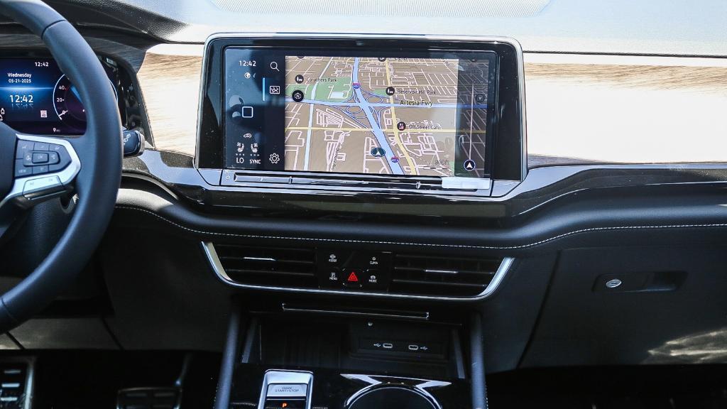 new 2025 Volkswagen Atlas car, priced at $48,984