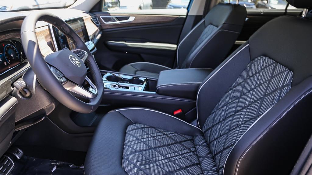new 2025 Volkswagen Atlas car, priced at $48,984
