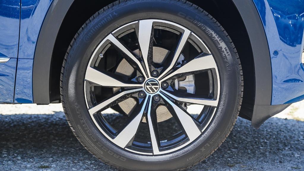 new 2025 Volkswagen Atlas car, priced at $48,984