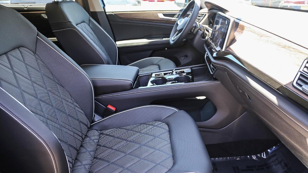 new 2025 Volkswagen Atlas car, priced at $48,984