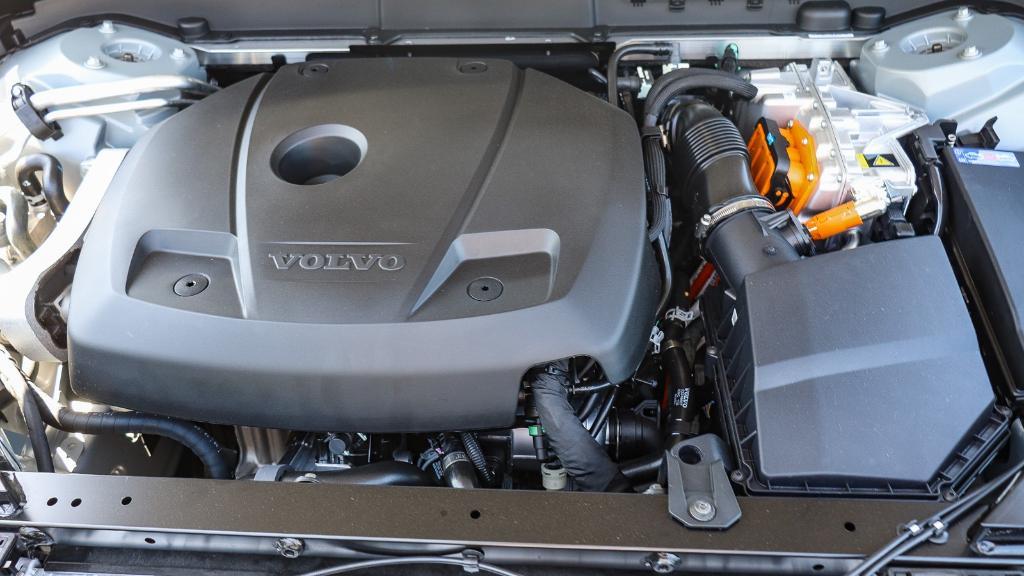 new 2025 Volvo XC60 Plug-In Hybrid car, priced at $47,895