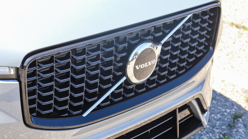 new 2025 Volvo XC60 Plug-In Hybrid car, priced at $47,895