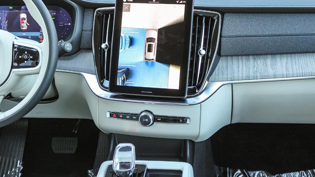 new 2026 Volvo XC90 Plug-In Hybrid car, priced at $83,625