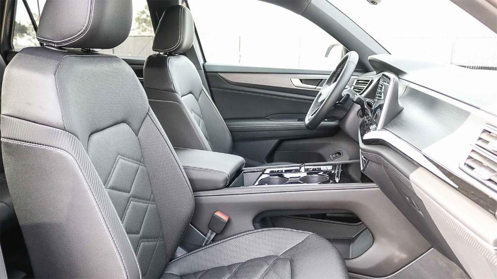 new 2026 Volkswagen Atlas Cross Sport car, priced at $43,833