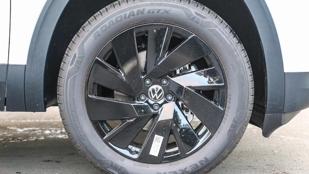 new 2026 Volkswagen Atlas car, priced at $46,524