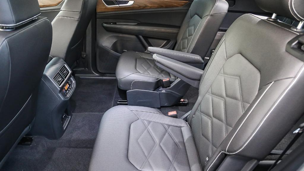 new 2026 Volkswagen Atlas car, priced at $46,524