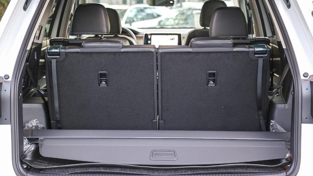 new 2026 Volkswagen Atlas car, priced at $46,524