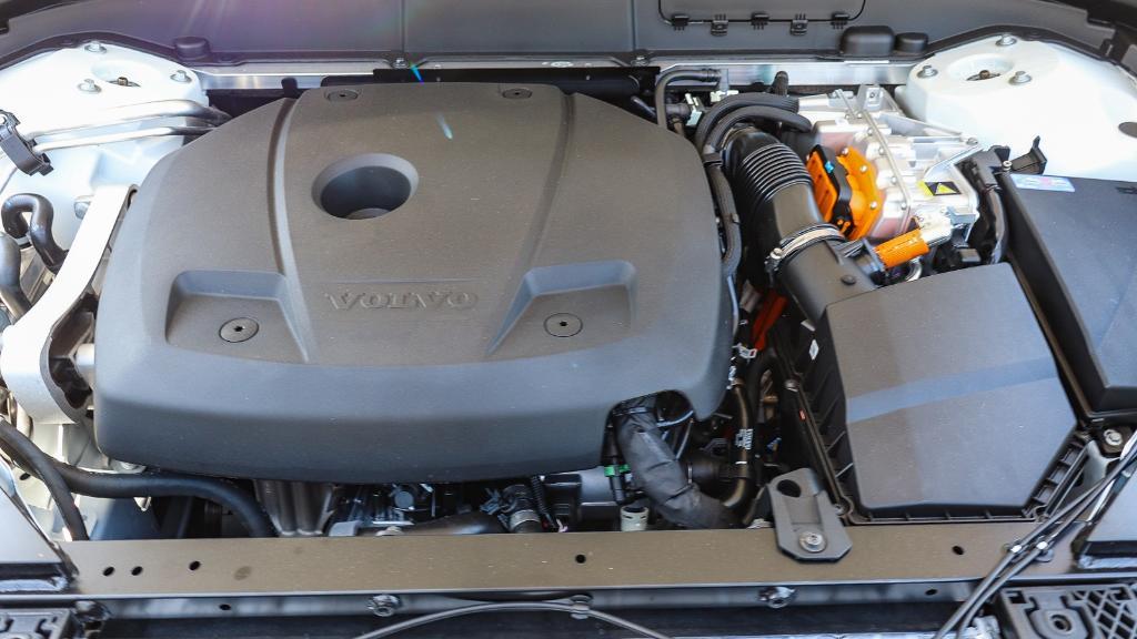 new 2025 Volvo XC60 Plug-In Hybrid car, priced at $54,450