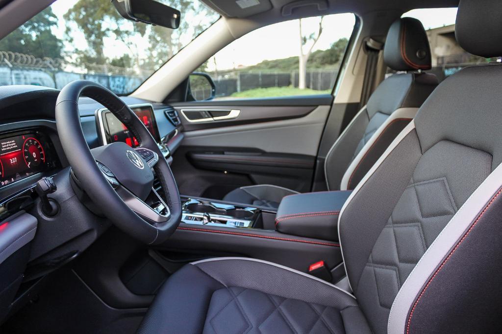 new 2026 Volkswagen Atlas car, priced at $48,321