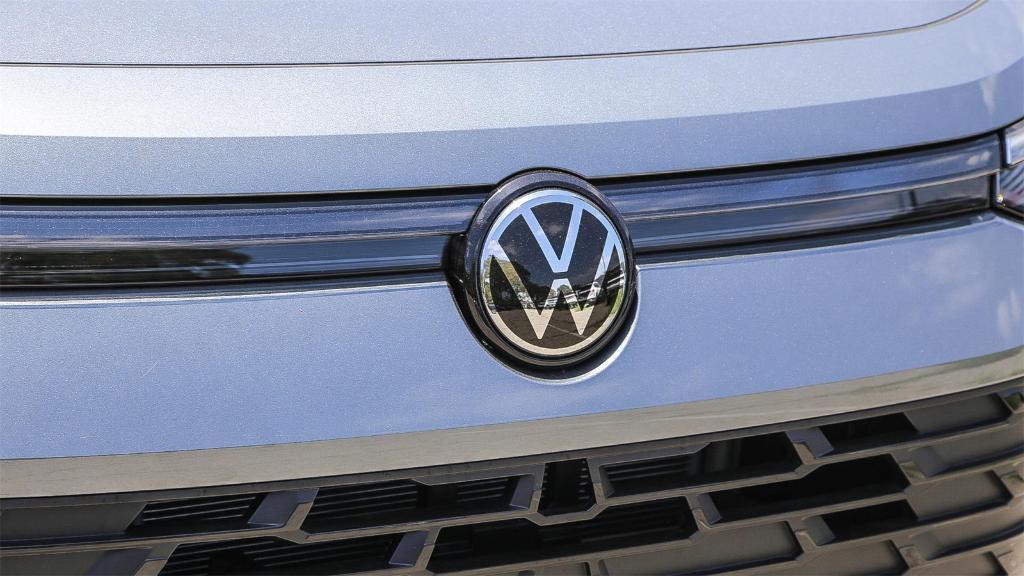 new 2025 Volkswagen Tiguan car, priced at $31,015