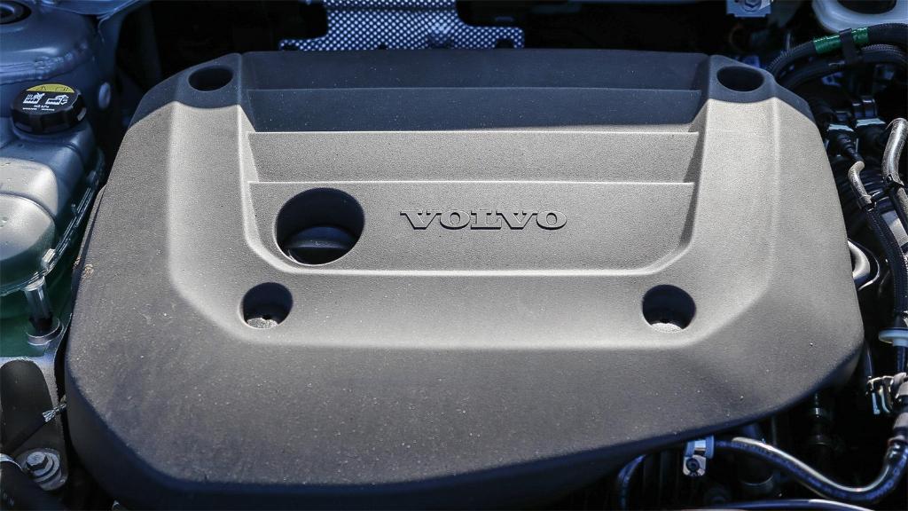 new 2025 Volvo XC40 car, priced at $39,090