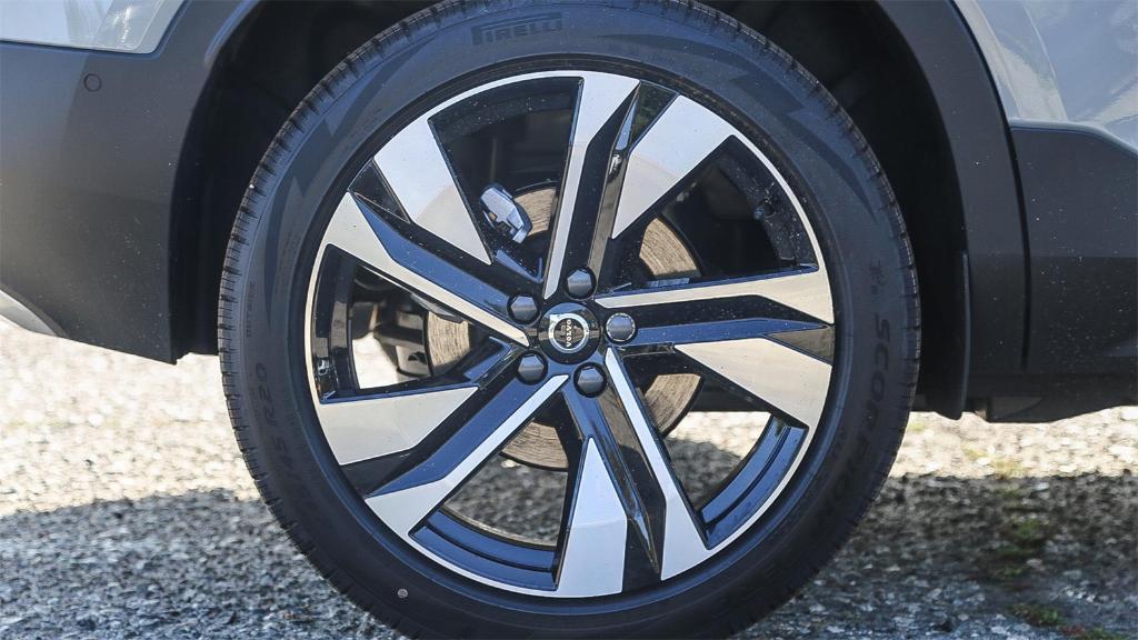 new 2025 Volvo XC40 car, priced at $39,090