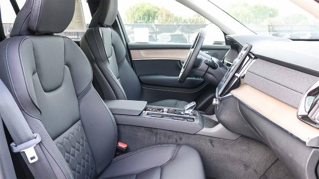 new 2025 Volvo XC90 car, priced at $58,455