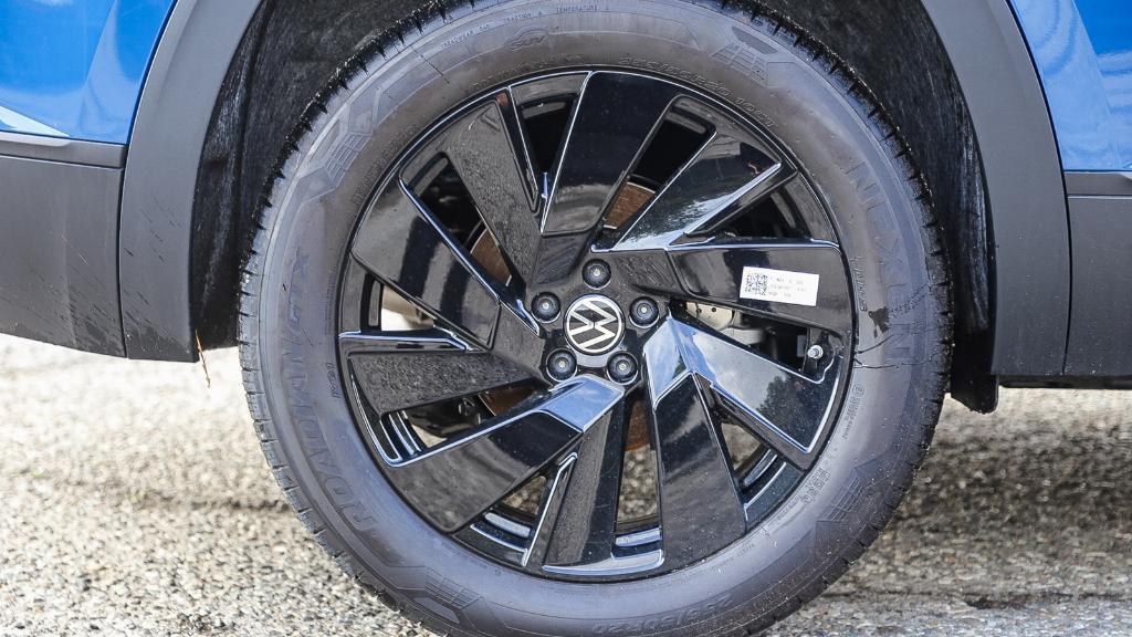 new 2026 Volkswagen Atlas Cross Sport car, priced at $44,457