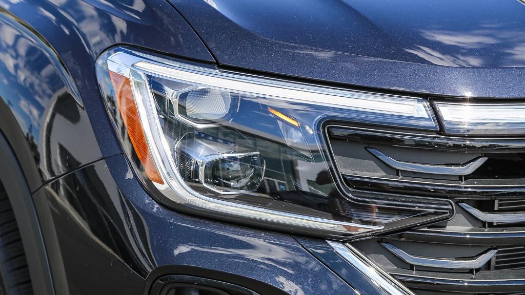 new 2026 Volkswagen Atlas Cross Sport car, priced at $43,862