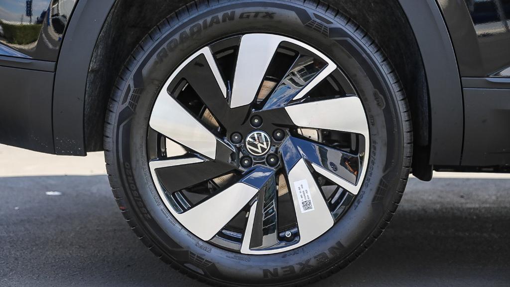 new 2026 Volkswagen Atlas Cross Sport car, priced at $43,862