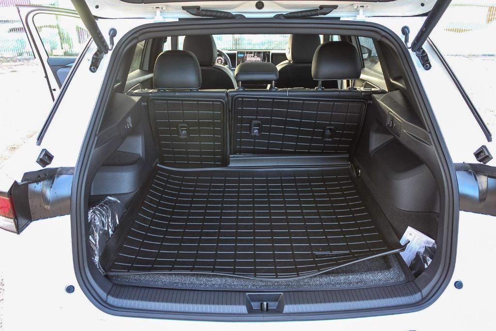 new 2026 Volkswagen Tiguan car, priced at $39,062