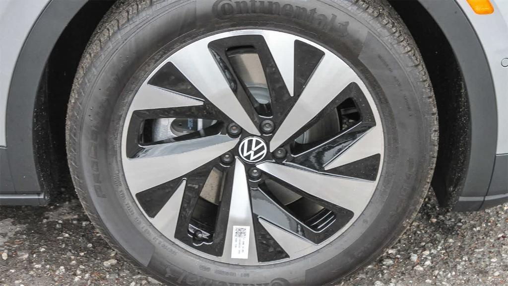 new 2026 Volkswagen ID.4 car, priced at $44,072