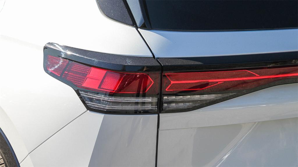 new 2026 Volkswagen Tiguan car, priced at $39,062