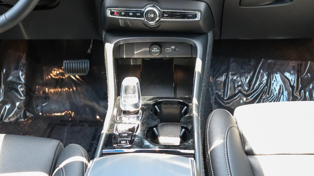 new 2025 Volvo XC40 car, priced at $41,065