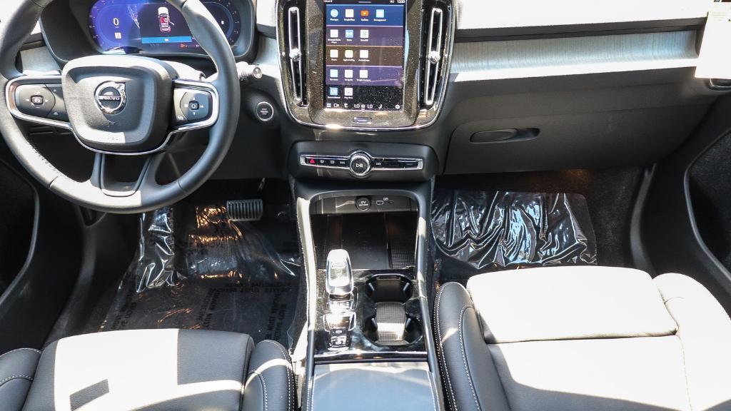 new 2025 Volvo XC40 car, priced at $41,065