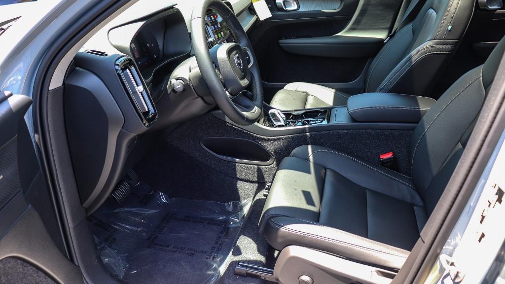 new 2025 Volvo XC40 car, priced at $41,065