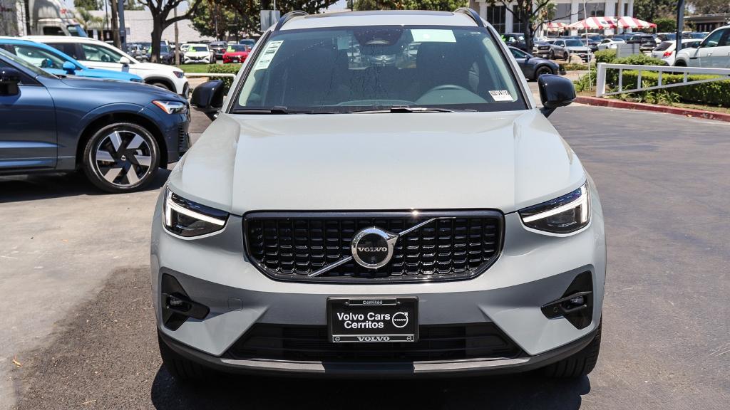 new 2025 Volvo XC40 car, priced at $41,065
