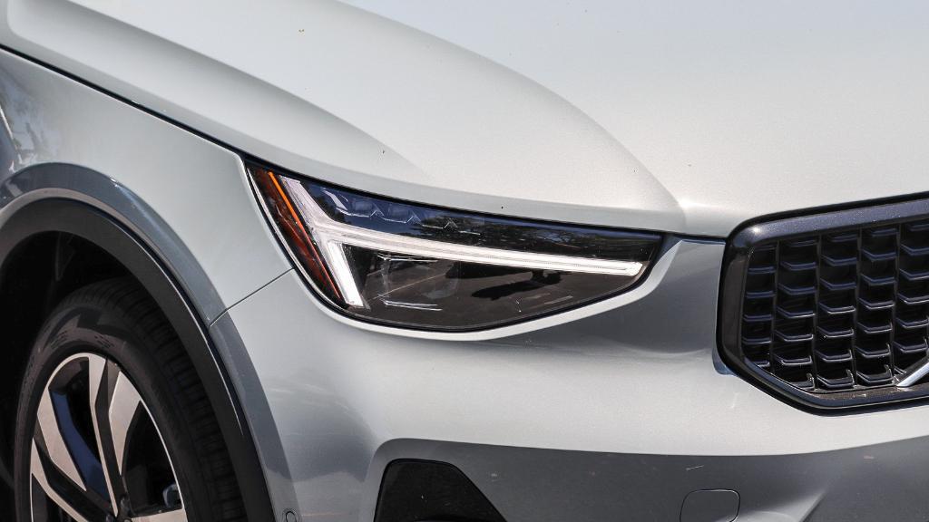 new 2025 Volvo XC40 car, priced at $41,065