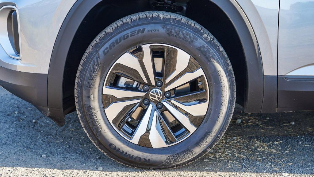 new 2026 Volkswagen Atlas car, priced at $35,172